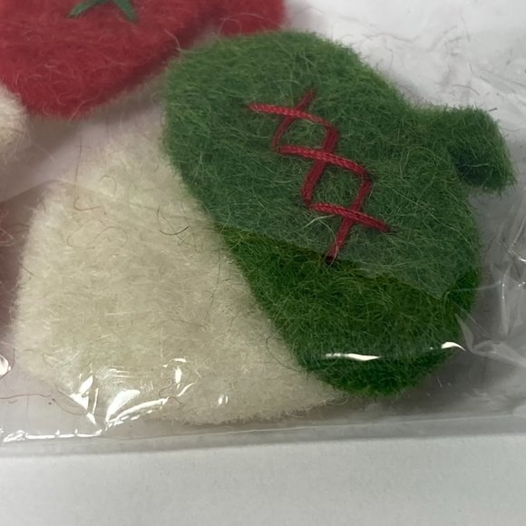 Christmas Acorns 100% Wool Felt Crafts Applique Embellishments Needle Felting - Picture 3 of 13